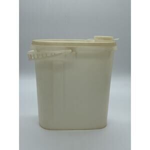 Vintage Tupperware Pitcher 587-1 White 8” Tall Kool-Aid Pitcher Read